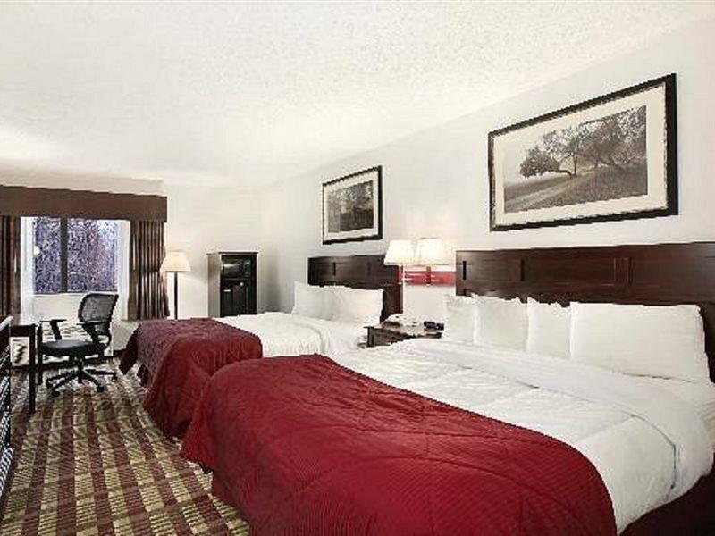 Baymont By Wyndham Boston Heights/Hudson Hotell Eksteriør bilde