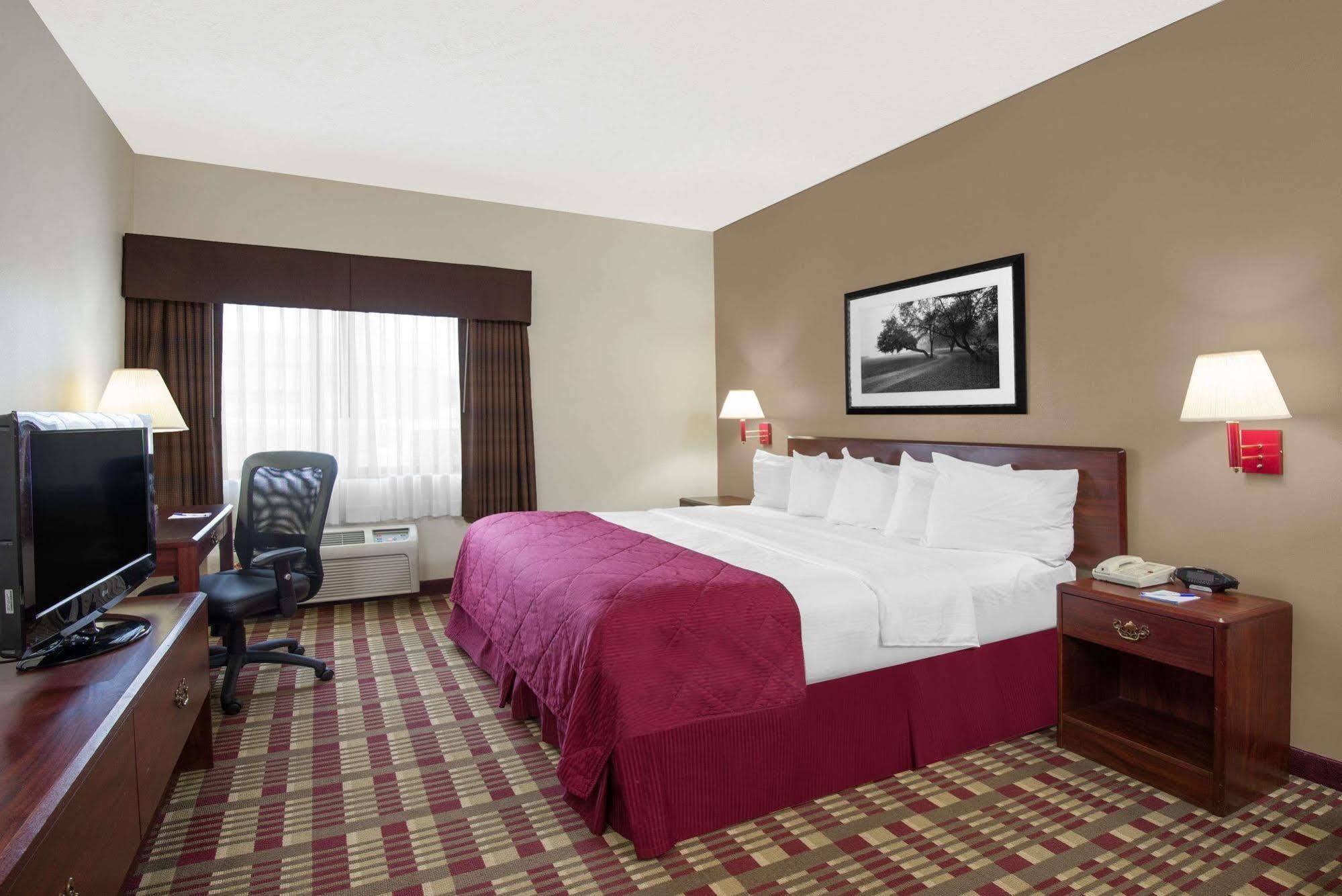 Baymont By Wyndham Boston Heights/Hudson Hotell Eksteriør bilde