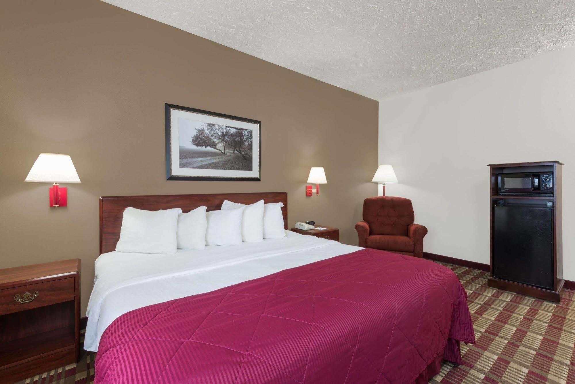 Baymont By Wyndham Boston Heights/Hudson Hotell Eksteriør bilde